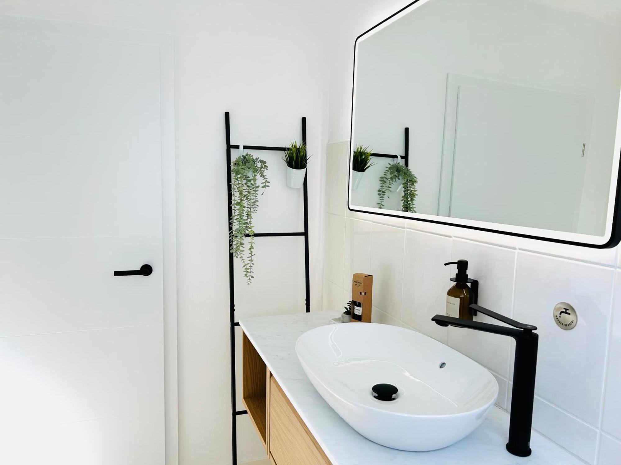 Neu - Frisch Renoviertes Ferienapartment "Waterkant" บือซุม ภายนอก รูปภาพ