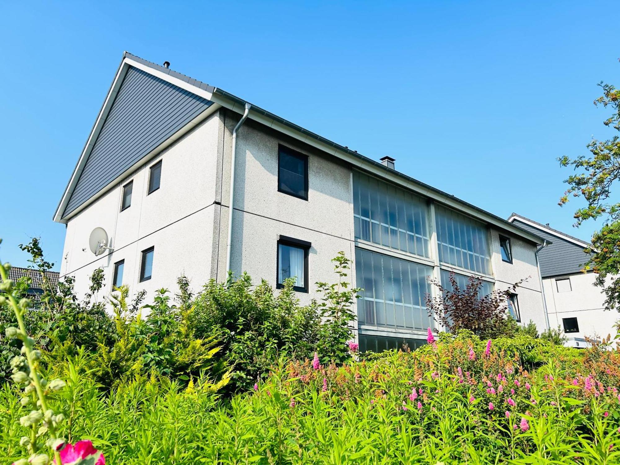 Neu - Frisch Renoviertes Ferienapartment "Waterkant" บือซุม ภายนอก รูปภาพ